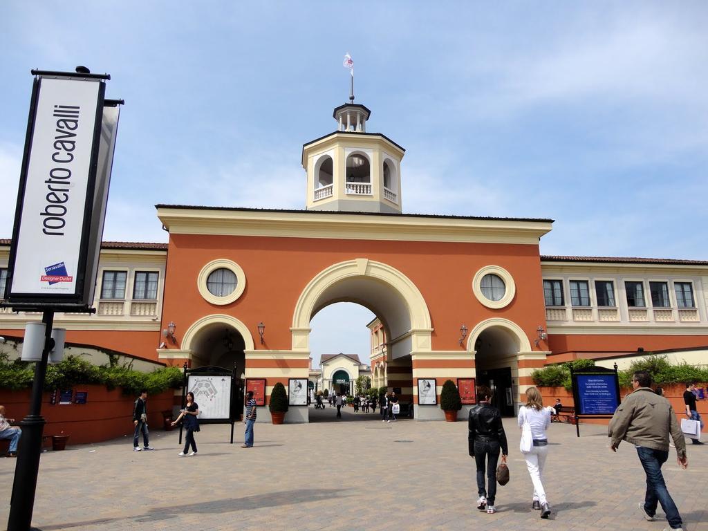 Residence Shopping Outlet Novi Ligure Buitenkant foto